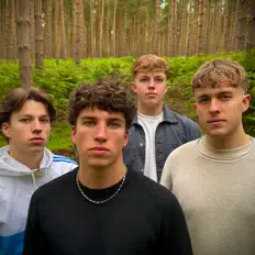 Double You सुनें, म्यूज़िक वीडियो देखें, बायो पढ़ें, दौरे की तारीखें और बहुत कुछ देखें!