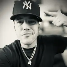 Ouve Jon Dubb, vê vídeos de música, lê a biografia, vê as datas da digressão e muito mais!