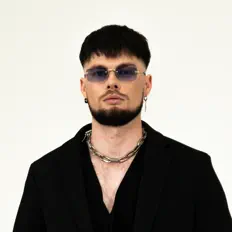 Escucha a ALESSON, mira vídeos musicales, lee la biografía, consulta fechas de giras y mucho más.
