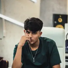 Hör dir Arjun Sahota an, schau dir Musikvideos an, lies die Biografie, finde Tourdaten und mehr!