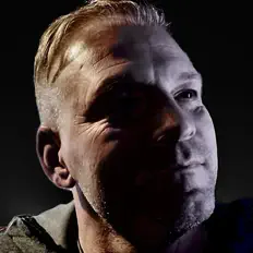 Posłuchaj wykonawcy Mike Van Hees, obejrzyj teledyski, przeczytaj biografię, zobacz daty tras koncertowych i nie tylko!