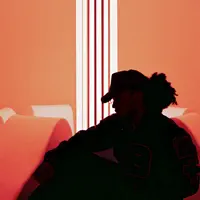 Ascolta undefined, guarda video musicali, leggi la biografia, vedi le date del tour & altro!