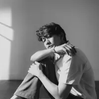 收听 undefined、观看音乐视频、阅读小传、查看巡演日期等 ！