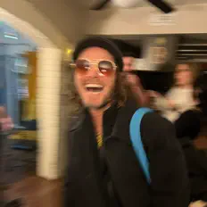 Hör dir Mimic an, schau dir Musikvideos an, lies die Biografie, finde Tourdaten und mehr!