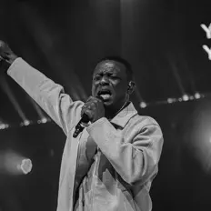 Ascolta Daniel Twum, guarda video musicali, leggi la biografia, vedi le date del tour & altro!