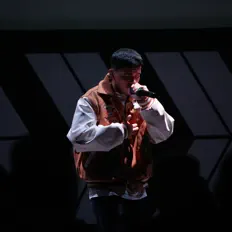 Dengarkan youngstone, tonton video musik, baca bio, lihat tanggal tur & lainnya!