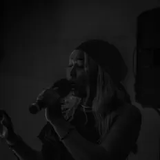 收听 K A E Y、观看音乐视频、阅读小传、查看巡演日期等 ！