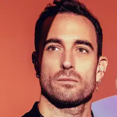 聆聽 Enzo Carniel、觀看音樂影片、閱讀小傳、查看巡演日期等！