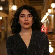 Hör dir Hilal Yıldız an, schau dir Musikvideos an, lies die Biografie, finde Tourdaten und mehr!