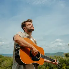 Coburn Larsen सुनें, म्यूज़िक वीडियो देखें, बायो पढ़ें, दौरे की तारीखें और बहुत कुछ देखें!