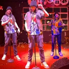 聆聽 Flap Peacock、觀看音樂影片、閱讀小傳、查看巡演日期等！