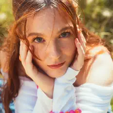 收听 Selini、观看音乐视频、阅读小传、查看巡演日期等 ！