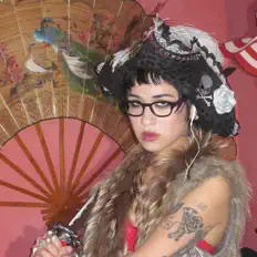 Ακούστε περιεχόμενο από Swordes, παρακολουθήστε μουσικά βίντεο, διαβάστε το βιογραφικό, δείτε ημερομηνίες περιοδείας, και πολλά ακόμη!