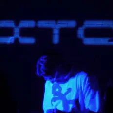 Escucha a KE-YEN, mira videos musicales, lee su biografía, consulta las fechas de las gira y más.