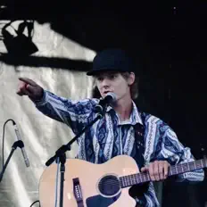 Ascolta Rowdy Rosendahl, guarda video musicali, leggi la biografia, vedi le date del tour & altro!