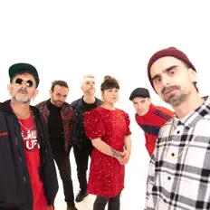 Dengarkan La cafetera roja, tonton video musik, baca bio, lihat tanggal tur & lainnya!