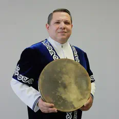 Təyyar Bayramovを聴いたり、ミュージックビデオを鑑賞したり、経歴やツアー日程などを確認したりしましょう！