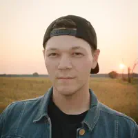 Luister naar undefined, bekijk muziekvideo's, lees de bio, bekijk de tourdata, en meer!