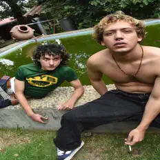 Ouve EarRape, vê vídeos de música, lê a biografia, vê as datas da digressão e muito mais!