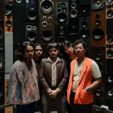 收听 Golden Mammoth、观看音乐视频、阅读小传、查看巡演日期等 ！