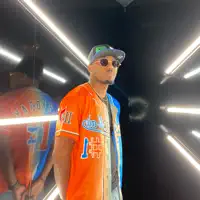 Escucha a undefined, mira vídeos musicales, lee la biografía, consulta fechas de giras y mucho más.