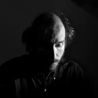 undefined을(를) 듣고, 뮤직 비디오를 보고, 약력을 읽고, 투어 일정 등을 확인하세요!