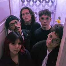 dumbを聴いたり、ミュージックビデオを鑑賞したり、経歴やツアー日程などを確認したりしましょう！