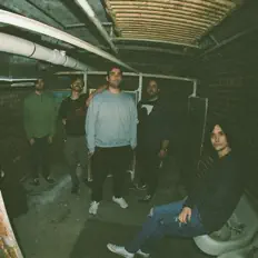 Ascolta Shareholder, guarda video musicali, leggi la biografia, vedi le date del tour & altro!