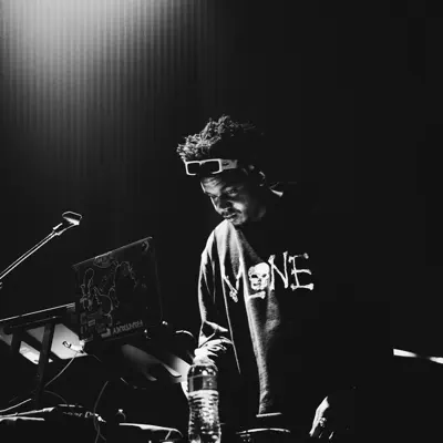 Listen to SHZZY 8ANDO, watch music videos, read bio, see tour dates & more!