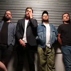 聆聽 Fourmarks、觀看音樂影片、閱讀小傳、查看巡演日期等！