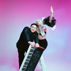 Ascolta New Constellations, guarda video musicali, leggi la biografia, vedi le date del tour & altro!