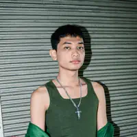 聆聽 undefined、觀看音樂影片、閱讀小傳、查看巡演日期等！