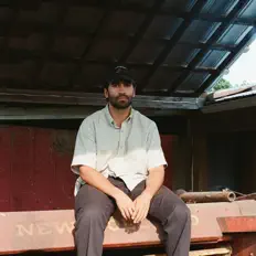 聆聽 His His、觀看音樂影片、閱讀小傳、查看巡演日期等！