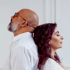 Ascolta Pause + Expand, guarda video musicali, leggi la biografia, vedi le date del tour & altro!