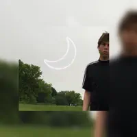 undefinedを聴いたり、ミュージックビデオを鑑賞したり、経歴やツアー日程などを確認したりしましょう！