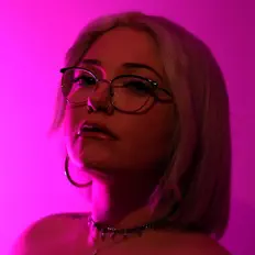 BEBE LICIA을(를) 듣고, 뮤직 비디오를 보고, 약력을 읽고, 투어 일정 등을 확인하세요!