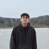 undefined dinle, müzik videolarını izle, biyografisini oku, tur tarihlerini ve daha fazlasını gör!