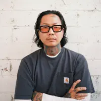 undefined सुनें, म्यूज़िक वीडियो देखें, बायो पढ़ें, दौरे की तारीखें और बहुत कुछ देखें!