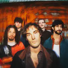 聆聽 Fai Laci、觀看音樂影片、閱讀小傳、查看巡演日期等！