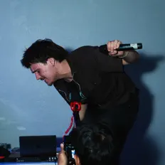 Ascolta BNH Deluxe, guarda video musicali, leggi la biografia, vedi le date del tour & altro!