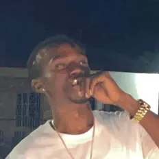 Hör dir Stingdem an, schau dir Musikvideos an, lies die Biografie, finde Tourdaten und mehr!