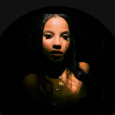 Écoutez Tarah Jade, regardez des vidéoclips, lisez la biographie, consultez les dates de tournée et plus encore !