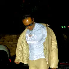 Ouça No Face, assista a videoclipes, leia a biografia, veja as datas das turnês e mais!