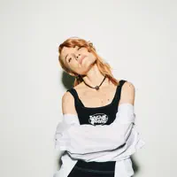 undefinedを聴いたり、ミュージックビデオを鑑賞したり、経歴やツアー日程などを確認したりしましょう！