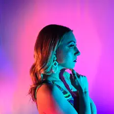 Brittany Mackieを聴いたり、ミュージックビデオを鑑賞したり、経歴やツアー日程などを確認したりしましょう！