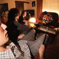 Poslechněte si interpreta undefined, sledujte hudební videa, přečtěte si životopis, podívejte se na data turné a další informace.