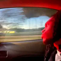 聆聽 undefined、觀看音樂影片、閱讀小傳、查看巡演日期等！