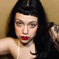 收听 undefined、观看音乐视频、阅读小传、查看巡演日期等 ！