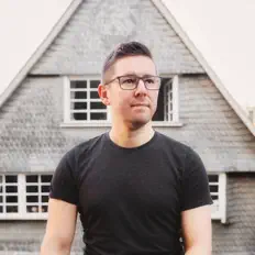 Écoutez Collector, regardez des vidéoclips, lisez la biographie, consultez les dates de tournée et plus encore !