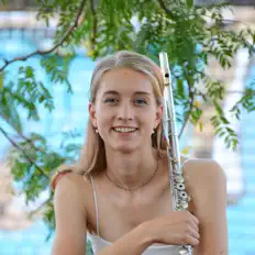 Ouve Henrike Fröhlich, vê vídeos de música, lê a biografia, vê as datas da digressão e muito mais!